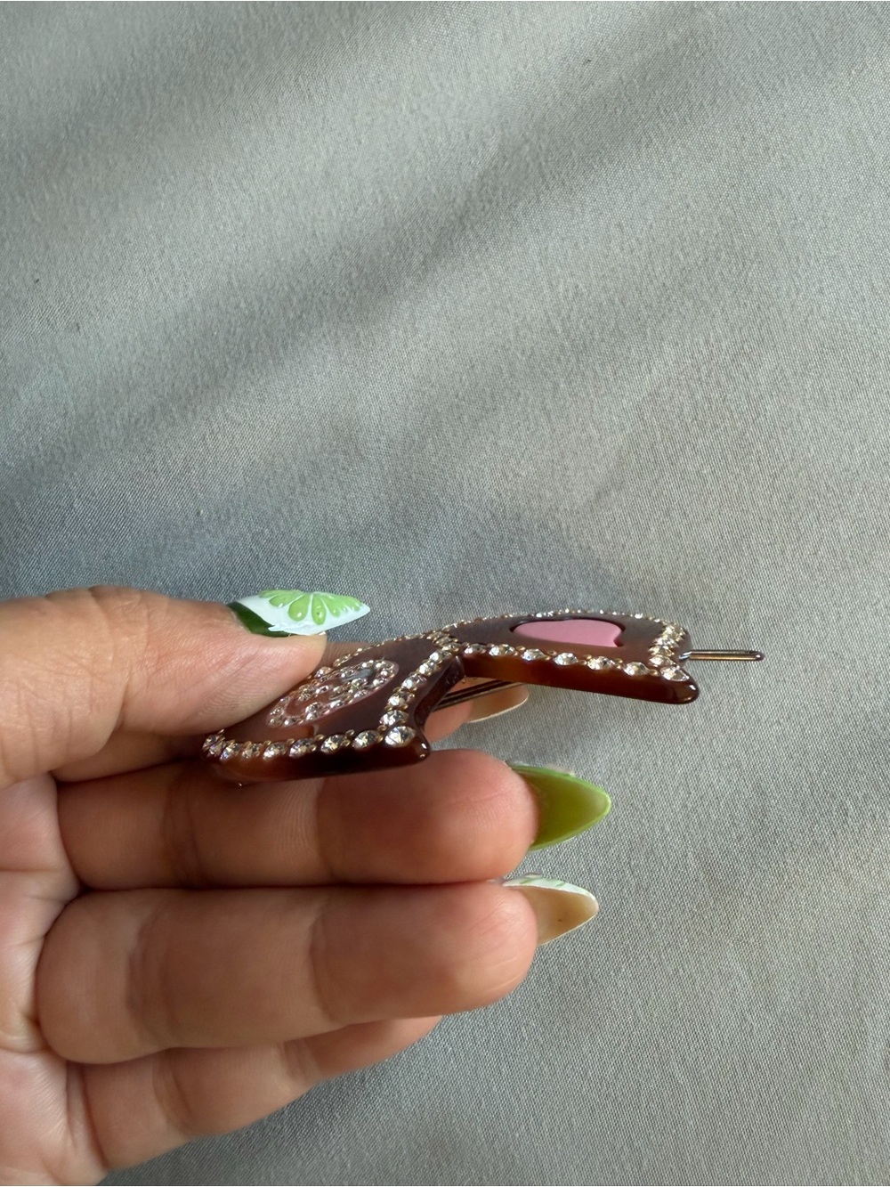 Gucci Double Heart Crystal Brooch in Brown and Pink - Picture 8 of 9